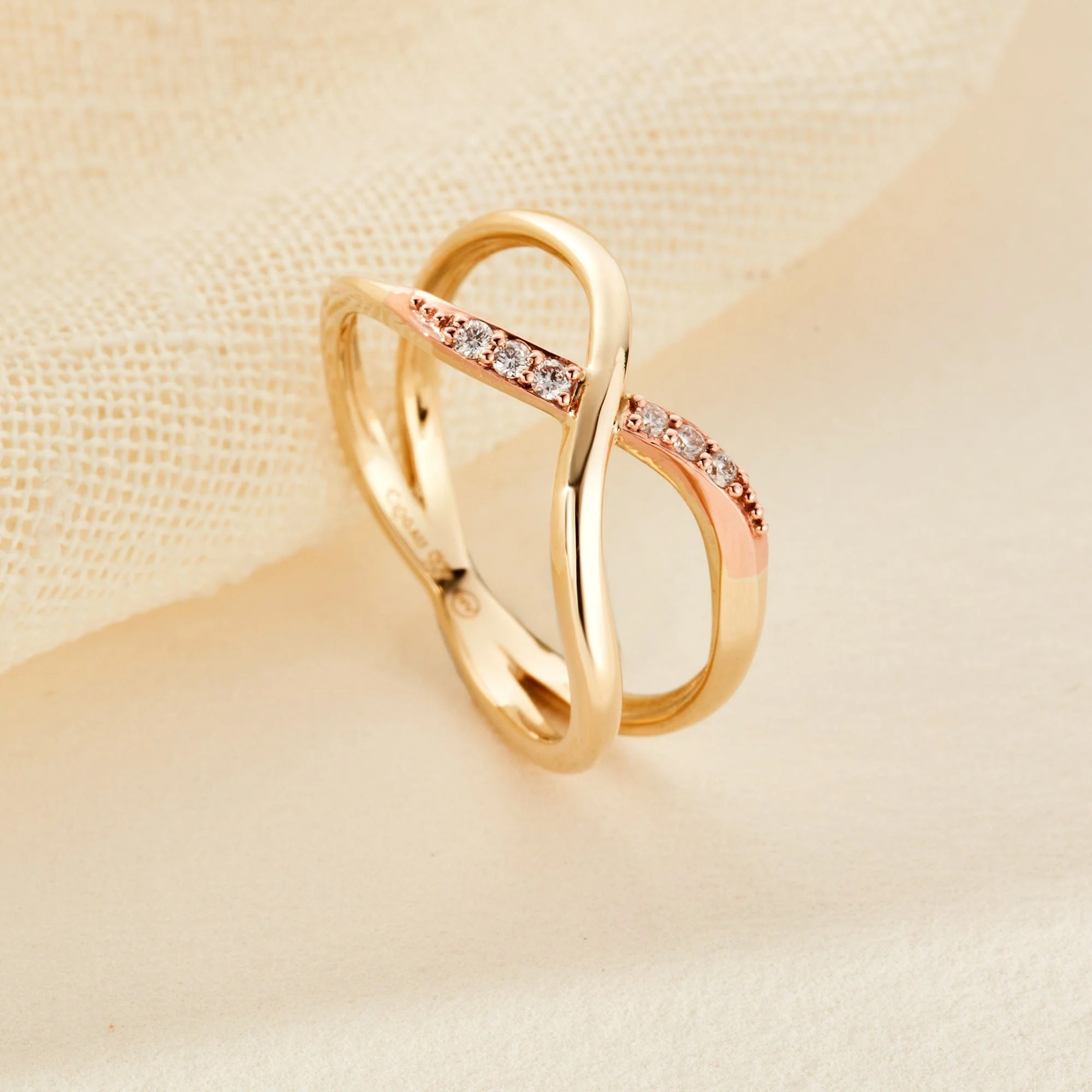 Forever Yours 9ct Solid Gold Kiss Ring with Diamonds - Image 5