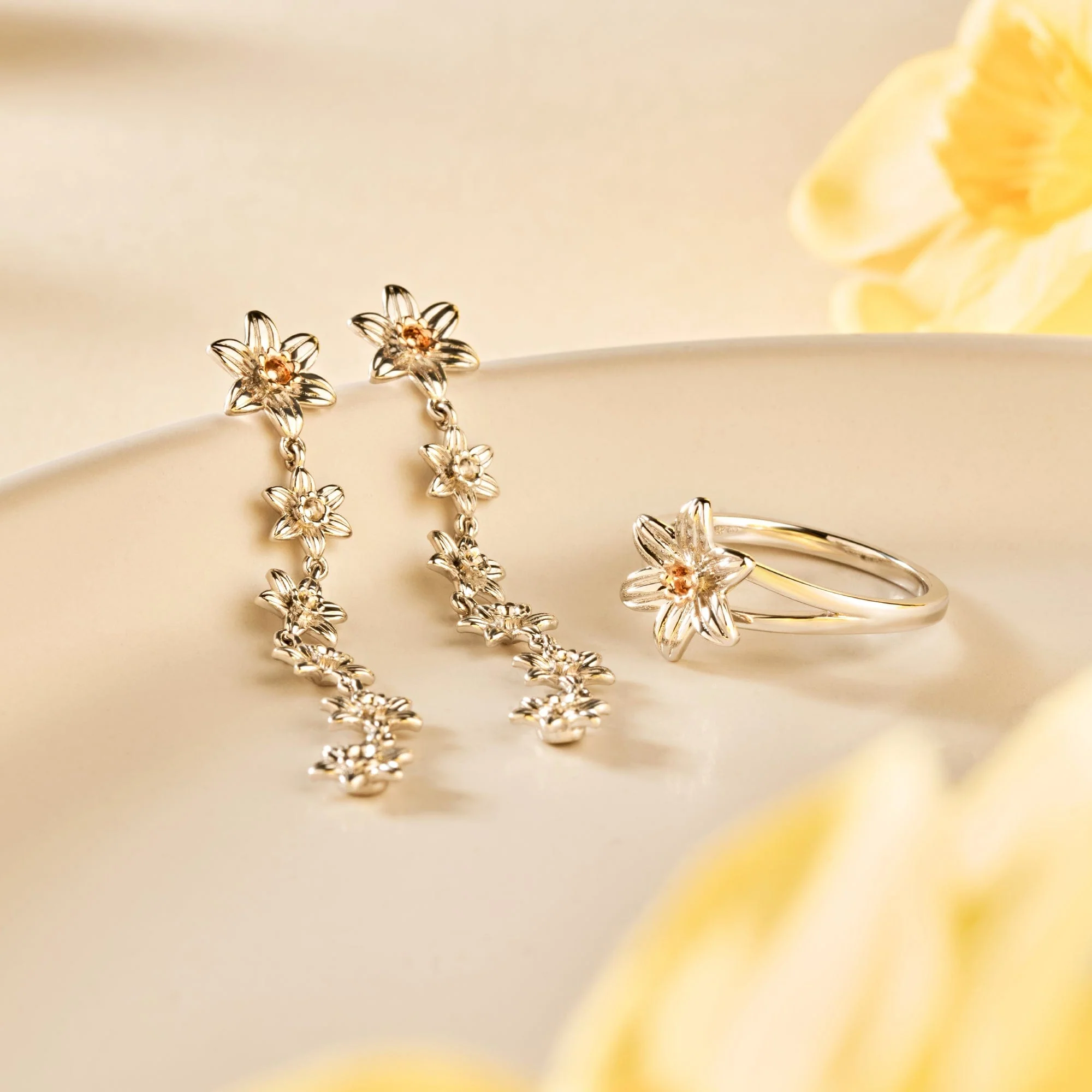 Nature's Wonder Sterling Silver Daffodil Ring - Image 3