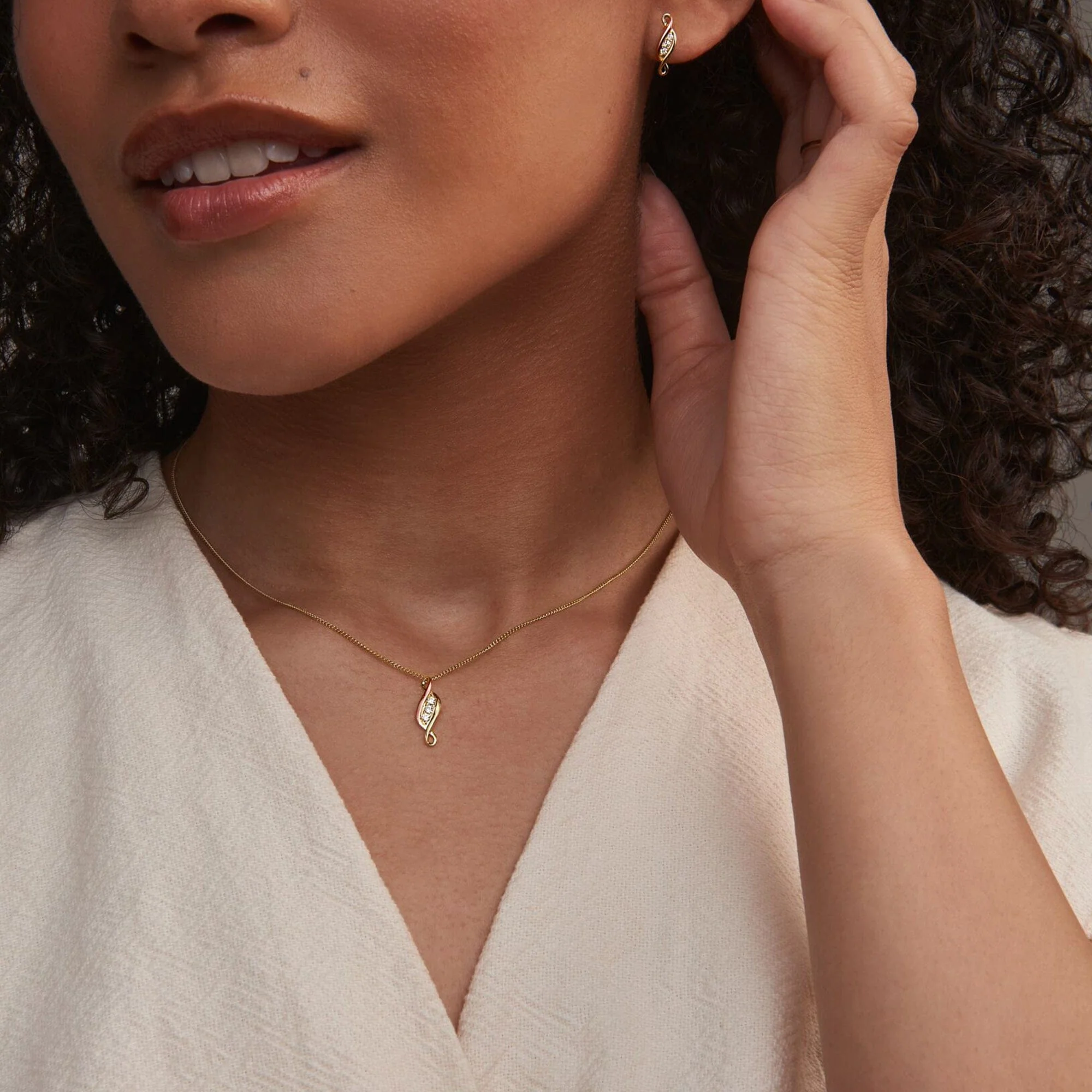 Past Present Future® 9ct Solid Gold Pendant with Diamonds - Image 3