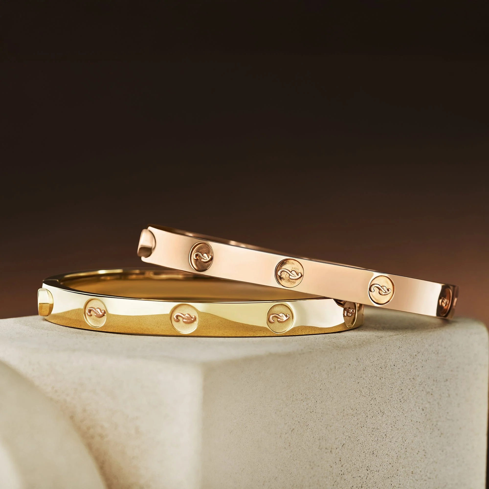 Insignia 9ct Solid Gold Bangle - Image 3