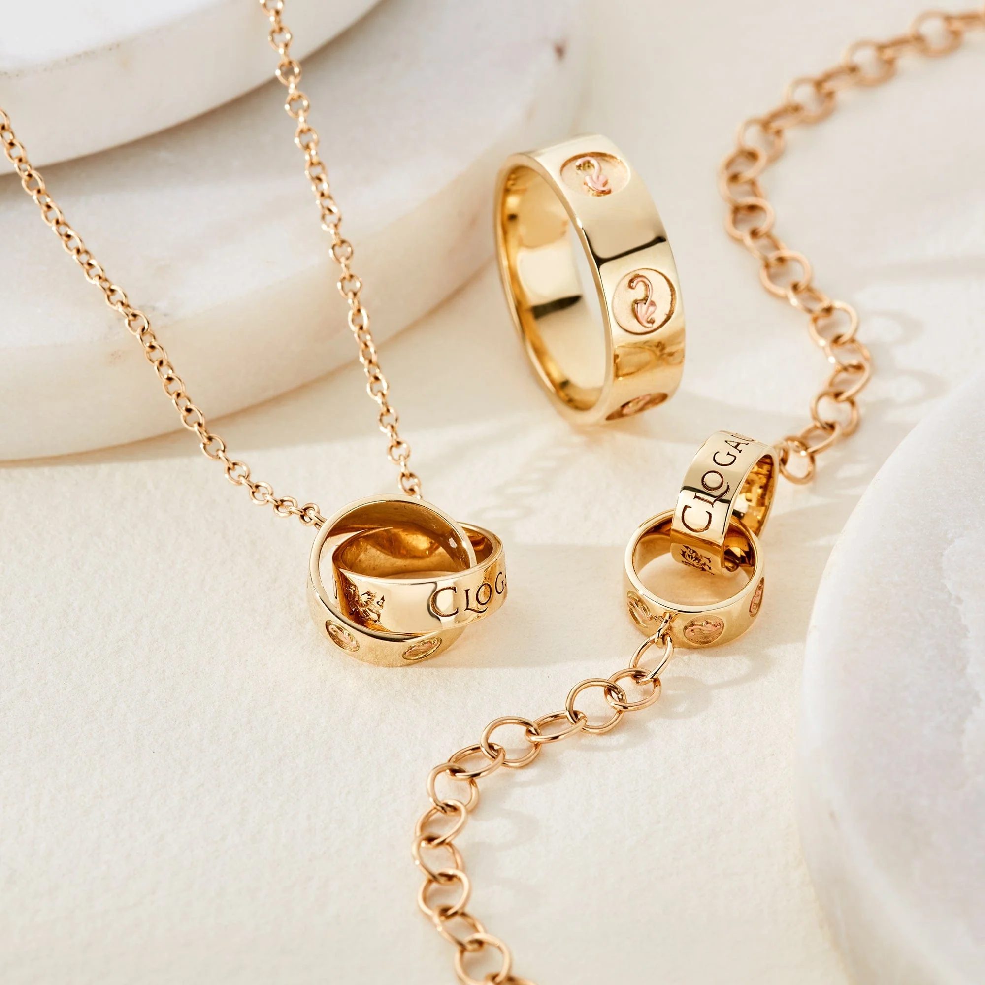 Insignia 9ct Solid Gold Linked Ring Necklace - Image 3